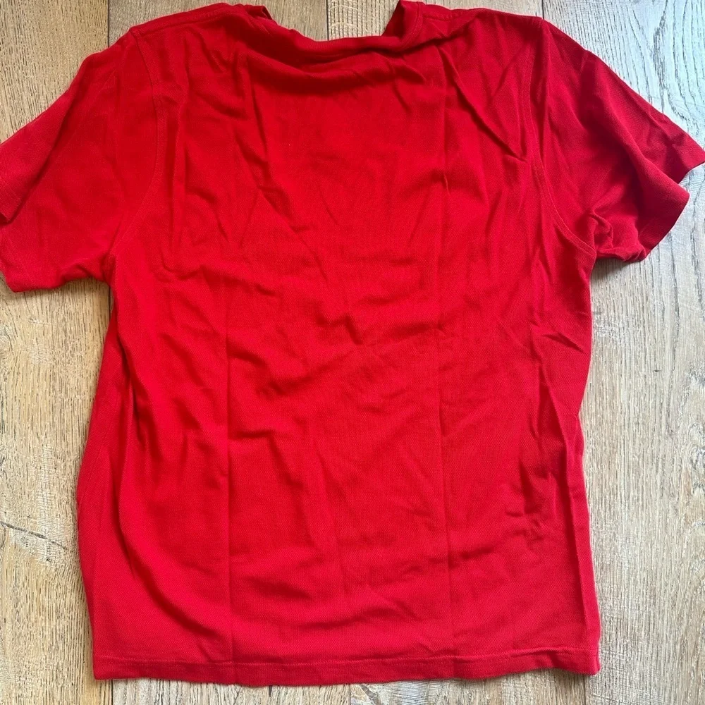 Apple employee red shirt